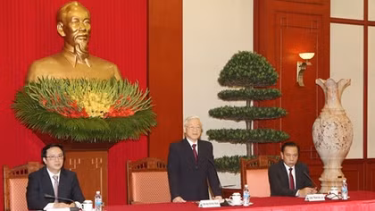 Party chief meets delegates from int’l communist parties
