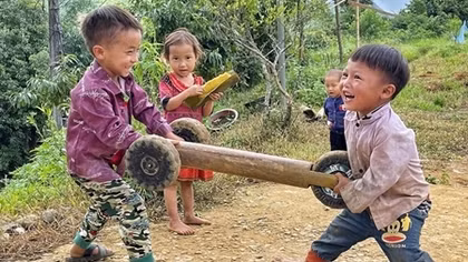 A day with childrens in Vietnam's Norwestern region
