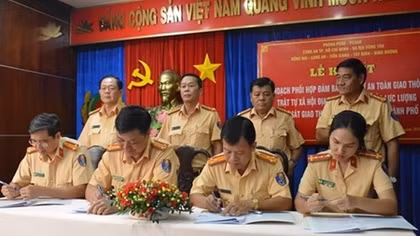 HCMC’s traffic police step up cooperation with their counterparts in neighboring localities