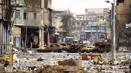 Iraqi forces besiege Islamic State around Mosul Old City
