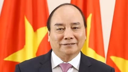 PM Nguyen Xuan Phuc leaves Hanoi for WEF Davos 2019