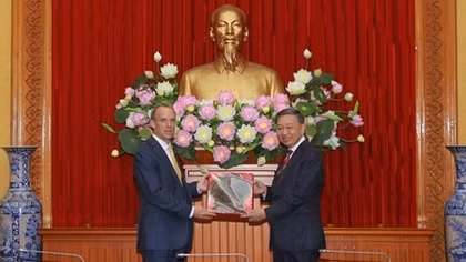 Minister To Lam receives UK First Secretary of State