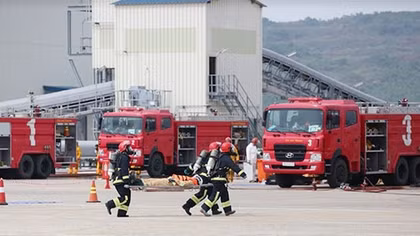 Chemical incident and blaze response drill held at Nghi Son petrochemical refinery