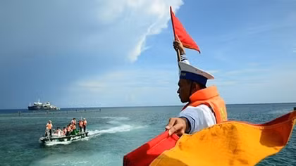Vietnam pursues consistent policy of defending national territory