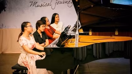 Saigon Classical Music Club holds free concert for students
