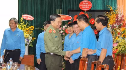 Minister To Lam congratulates General Confederation of Labor of Vietnam