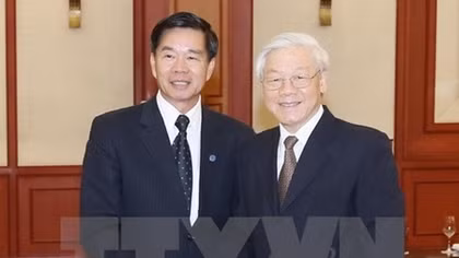 Party, Government leaders receive Vientiane Governor