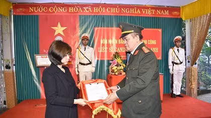 Prime Minister honors Public Security fallen officer