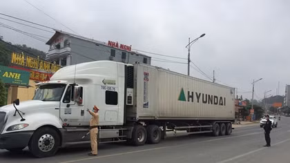 Lang Son police ensure safety and order at border gates