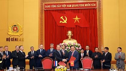 Vietnam’s MPS and Russia’s National Guard Agency agree to promote cooperation