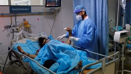 Indian states impose stricter lockdowns as COVID deaths hit record high