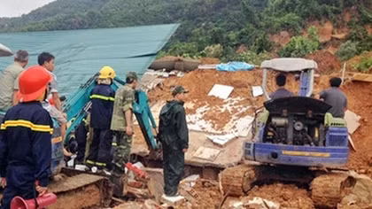 8 casualties in landslide in Nha Trang city