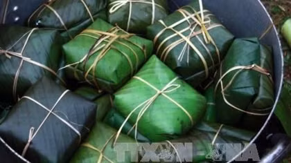 Chung cakes made for poor people ahead of Tet