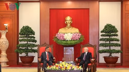 Party leader assures Vietnam's greater efforts to reinforce ties with Laos