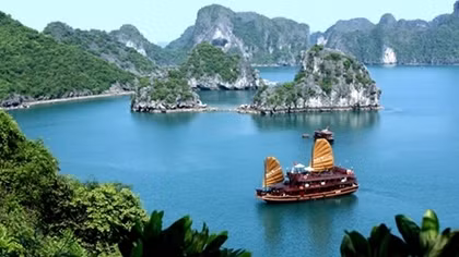 Vietnam Artistic Photo Exhibition officially launched 