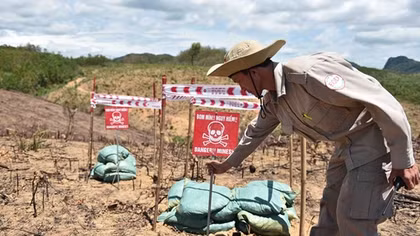 U.S. Ambassador highlights Quang Tri's achievements in removing UXO