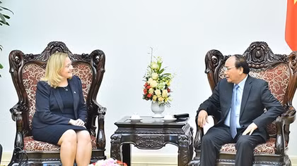 PM Phuc receives Irish Ambassador