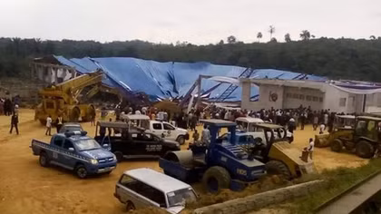 At least 160 killed as crowded church collapses in Nigeria