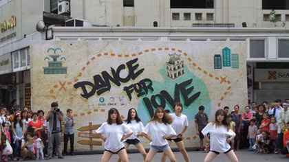 Hanoi youth shake it on the streets for love