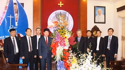 MPS congratulates Thanh Hoa Cathedral as Christmas Day coming