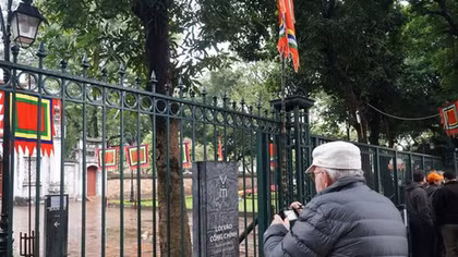 Tourist sites in Hanoi reopened after one-day closure due to epidemic