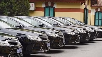 Hanoi to pay VND 9 million per month for those not using State-owned cars 