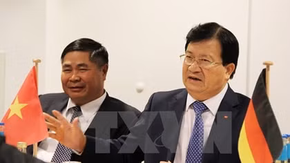 Deputy PM Trinh Dinh Dung visits Germany