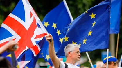 Brexit pressure rises, but UK government says no to second vote