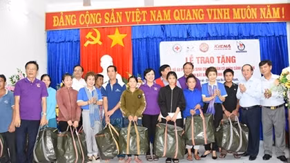 Thousands of fishermen provided with life jackets