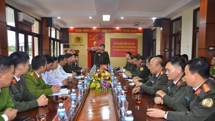 Ministry of Public Security's leaders work with Mong Cai City Police