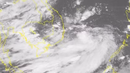 Police forces in response to incoming tropical depression