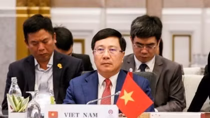 ASEAN foreign ministers meet prior to 34th ASEAN Summit