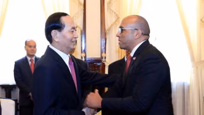 President Quang receives outgoing Cuban ambassador