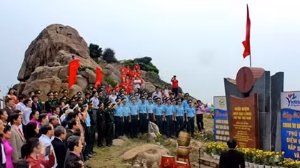 National flag raised at easternmost point of Fatherland