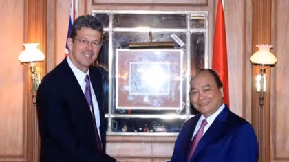 PM Nguyen Xuan Phuc meets with New Zealand’s milk firms
