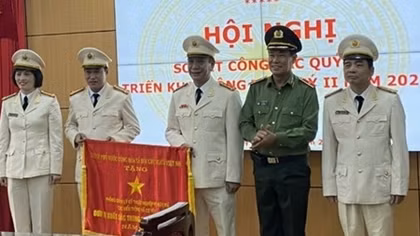 Deputy Minister Le Tan Toi attends Department of Telecommunications and Cipher’s meeting