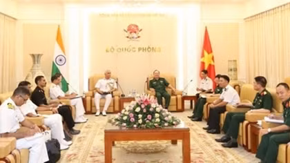 Vietnamese, Indian naval forces asked to foster cooperation in shipbuilding