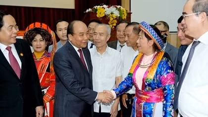 PM Phuc: Government always heeds Fatherland Front’s opinions