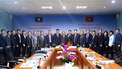 Vietnam and Lao police review research project on Vietnamese public security officers working in Laos