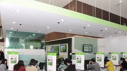 Reference exchange rate up strongly before long Tet holiday