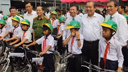 PPA presents bicycles to poor students with excellent academic grades