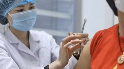 Vietnam seeks COVID-19 vaccine technology transfer