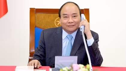 Vietnamese, Japanese PMs hold telephone conversation