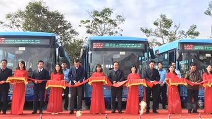 Hanoi launches new bus route to Hoa Lac Hi-Tech Zone