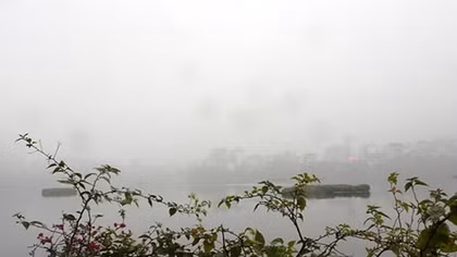 Thick fog covers Hanoi 