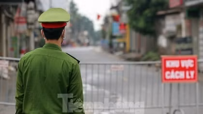 Hanoi locks down Ha Loi village that COVID-19 patient No.243 comes from