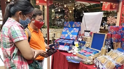 Mooncake producers begin selling well before Mid-Autumn Festival