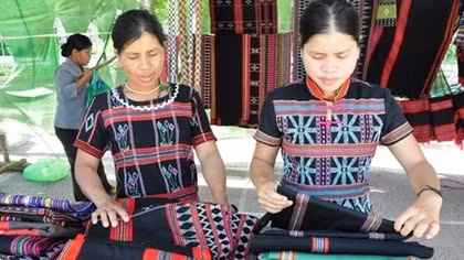 Thua Thien Hue provided with EUR25,000 to develop traditional crafts