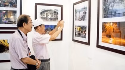 Exhibition features streets of Hanoi