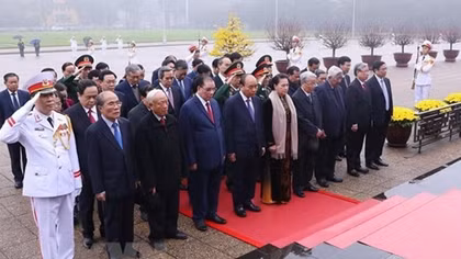 Party, State leaders pay tribute to President Ho Chi Minh